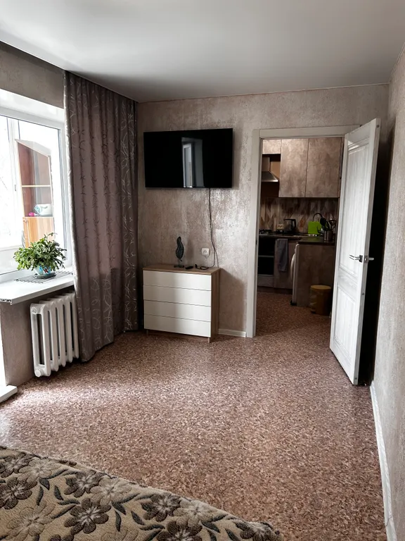 Уютная двухкомнатная квартира в тихом районе с дизайнерским ремонтом