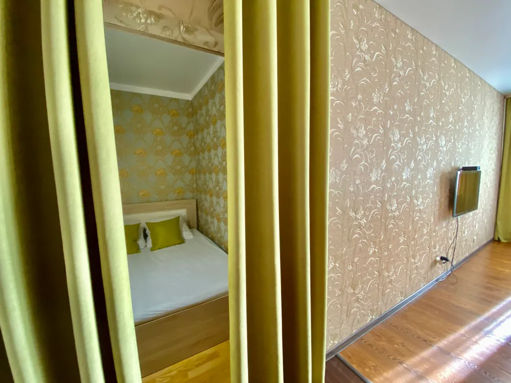 Квартира студия рядом с ТРЦ Аура (эконом)