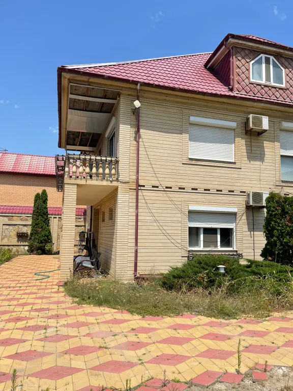 Часть дома с отдельным входом в 3 минутах от моря для большой компании