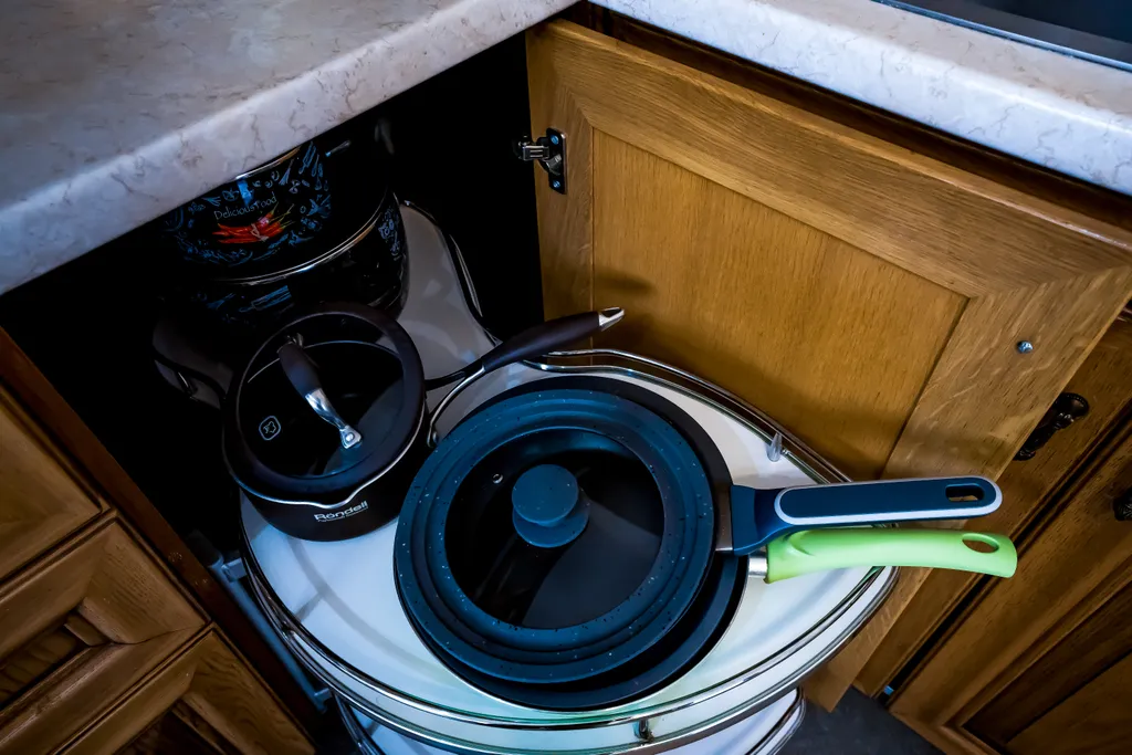 Номер делюкс с видом на бассейн, горы и аэропорт