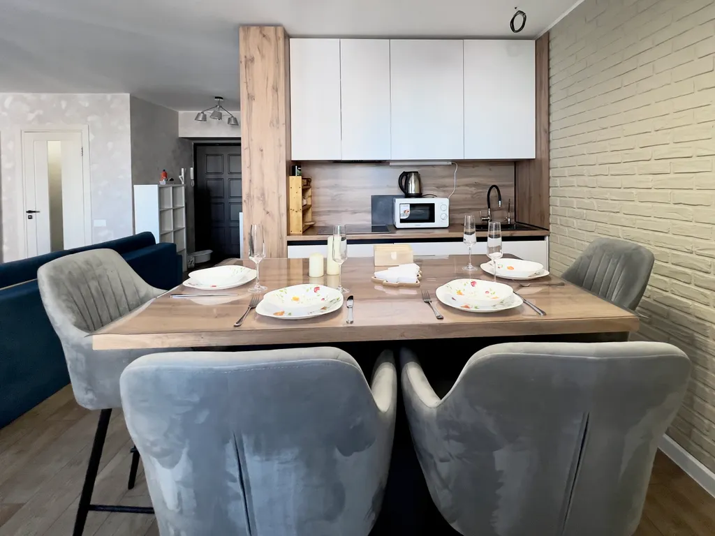 Стильная уютная евро-двушка недалеко от центра травматологии