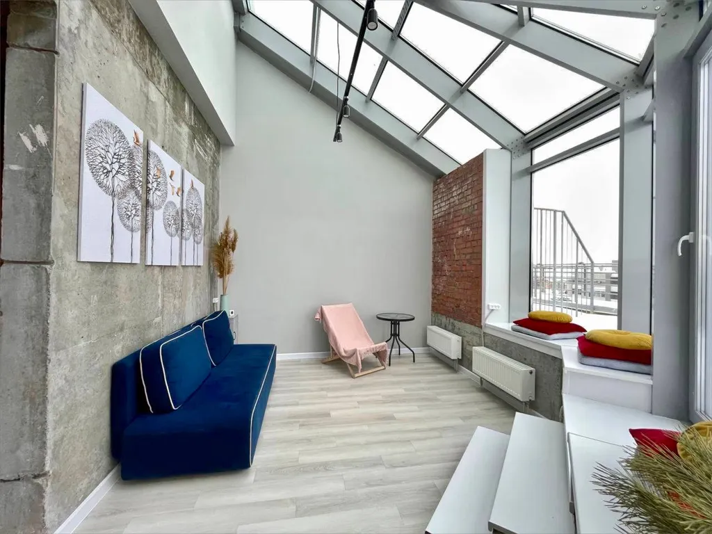 Шикарная квартира с панорамными окнами и террасой рядом с титан ареной