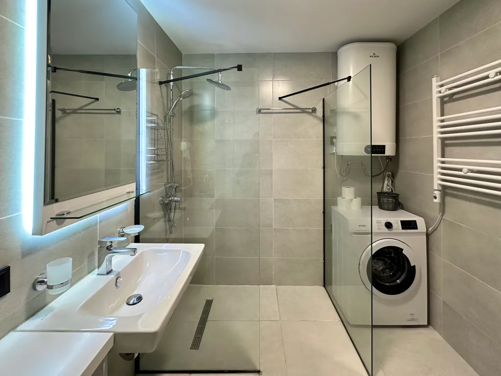 Уютная квартира с бассейном и панорамным видом на море горы и парк