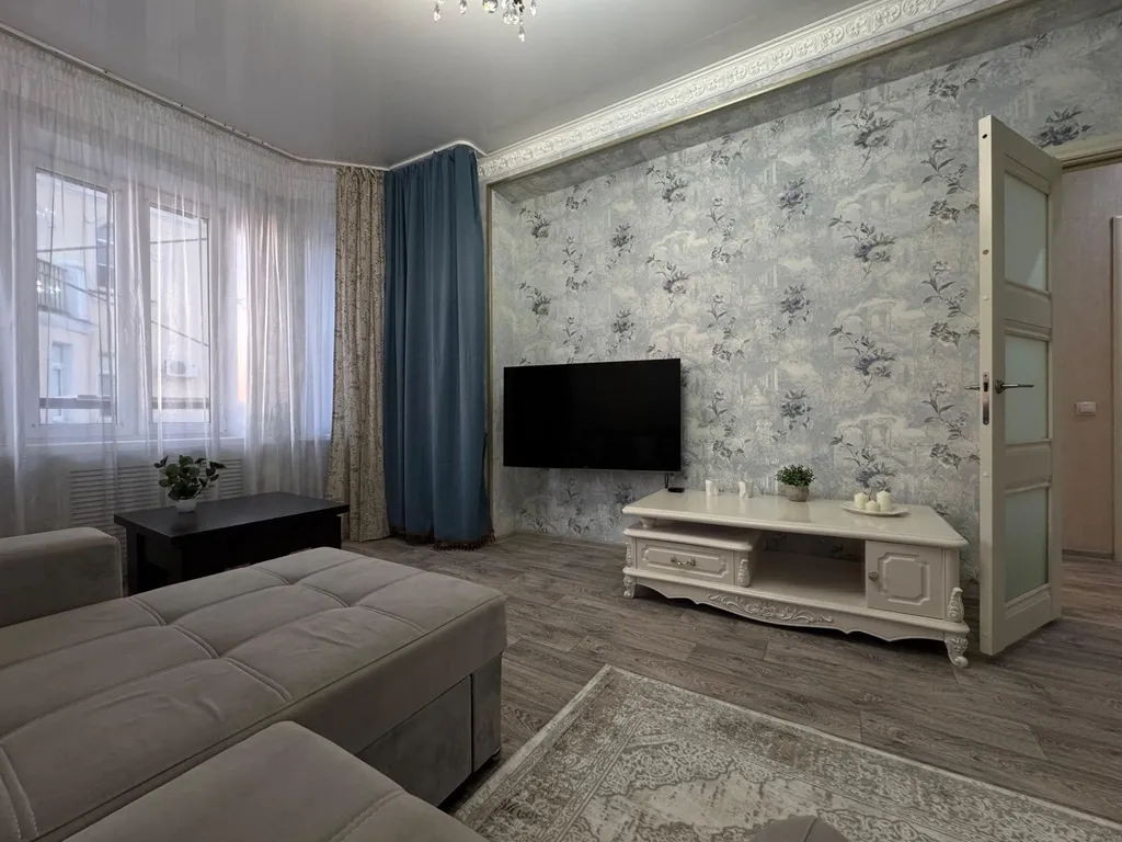 Двухкомнатная квартира рядом с Кремлем