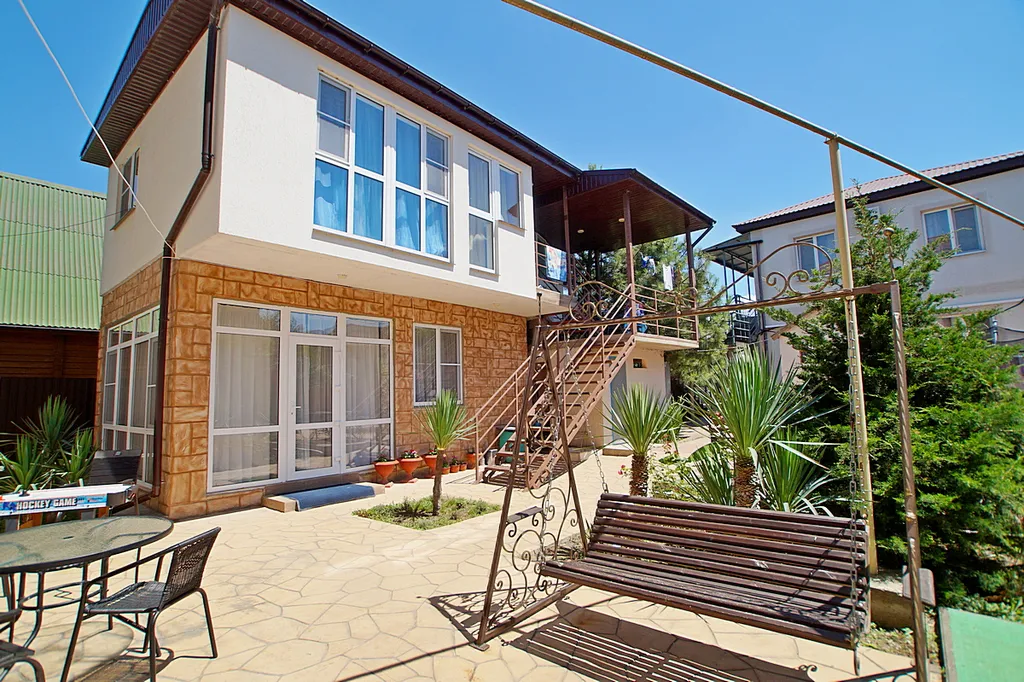 Квартира с витражными окнами — аренда посуточно в Витязево