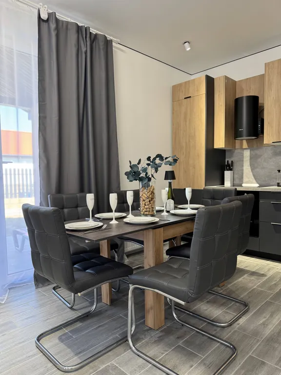 Дом с бассейном в Винной деревне Тамань