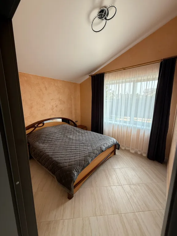 Уютный дом на берегу реки