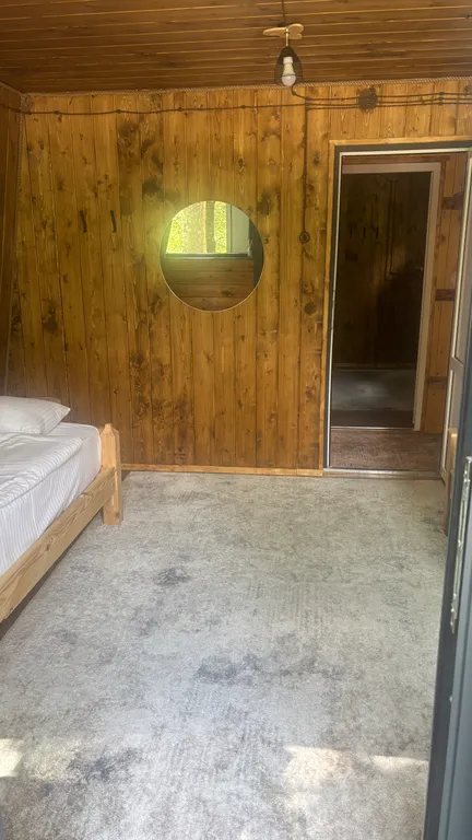 Уютный двухэтажный домик у реки, треугольник