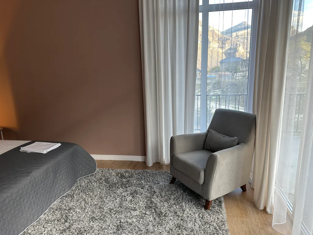 Второй этаж панорамного дома среди вершин