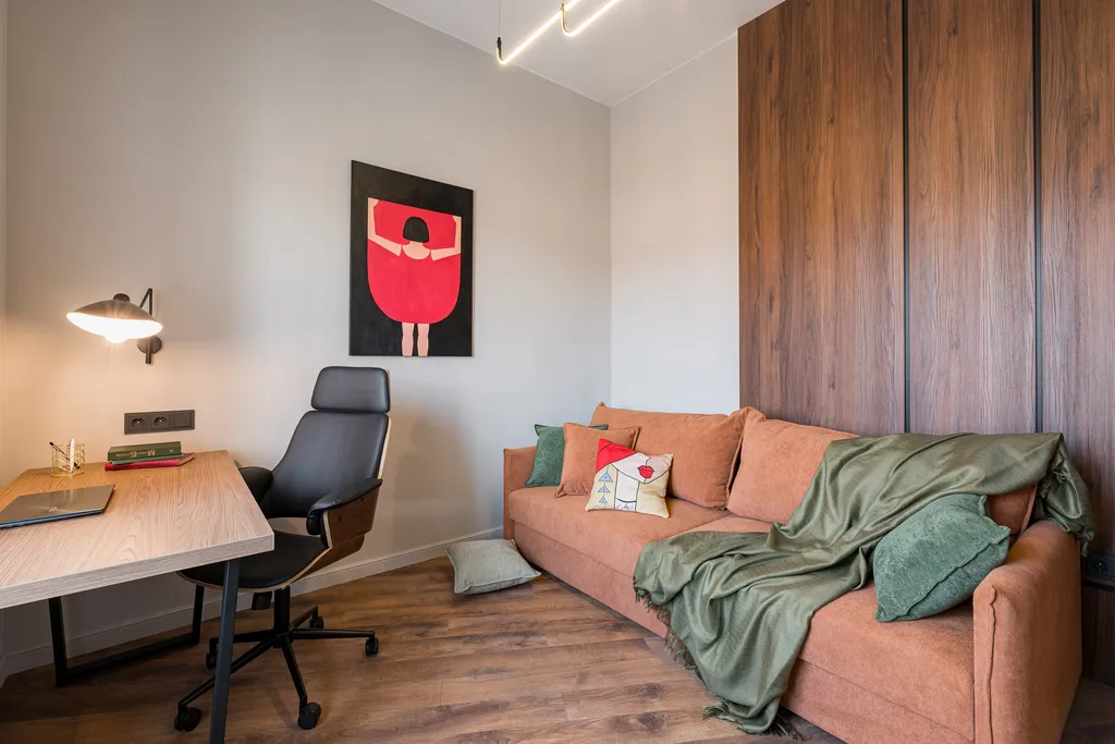 Сталинка после ремонта с видом на главный проспект и закаты