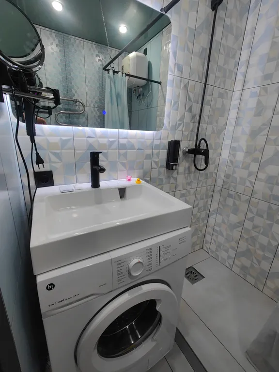 Квартира Потрясающая Студия напротив Политеха, терминала в центре Нефтяников — Омск