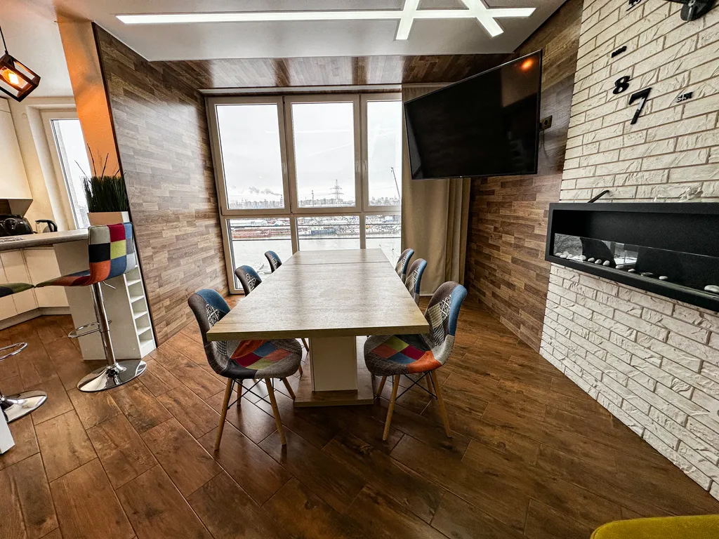 Geometry - просторная квартира с панорамным видом на реку в центре