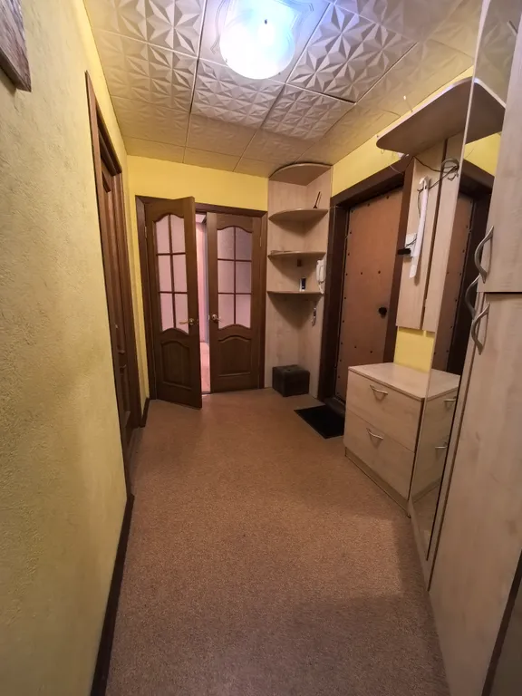 Счастливая матрешка с камином у вокзала Исакогорка