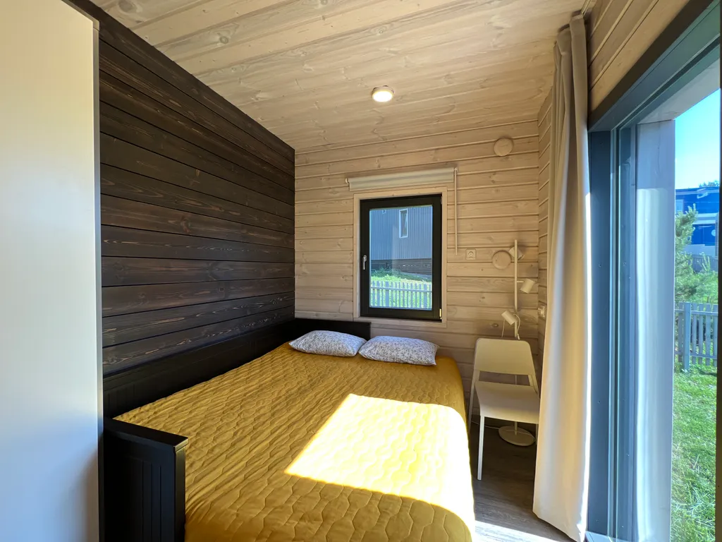 Коттедж Дом на 3 спальни с камином — Стеклянный