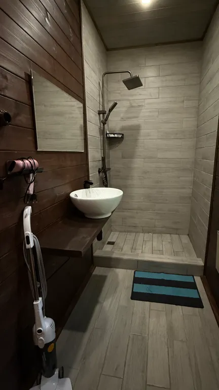 Уютный новый домик в лесу