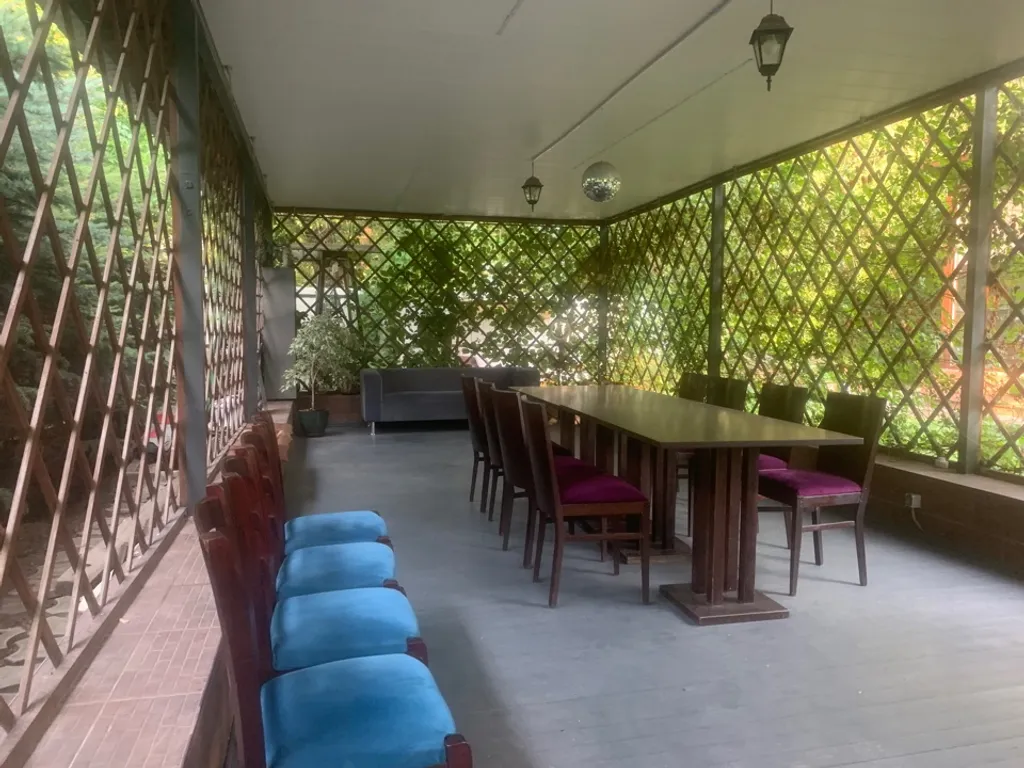 Уютный дом в городе