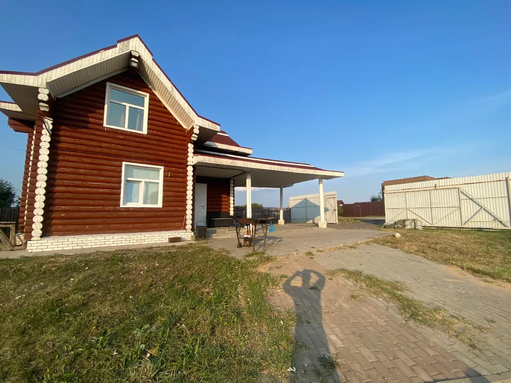 Дом с прудом