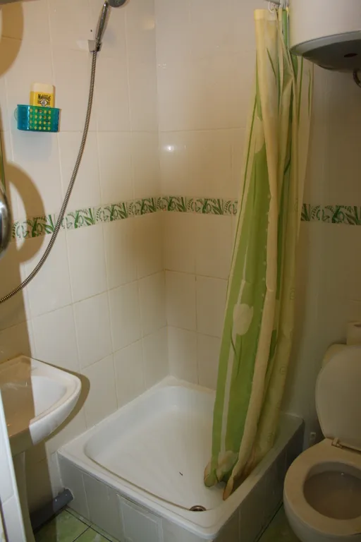 Студия с видом на сквер