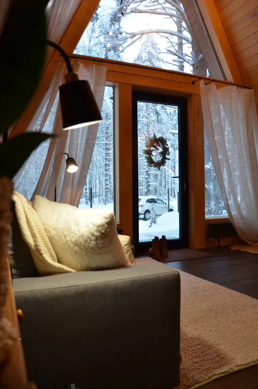 Уютный дом в сосновом лесу