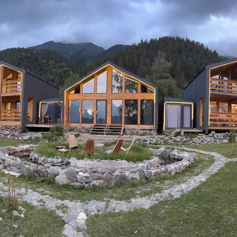 Коттедж с панорамными окнами и видом на горы — аренда посуточно в Архыз