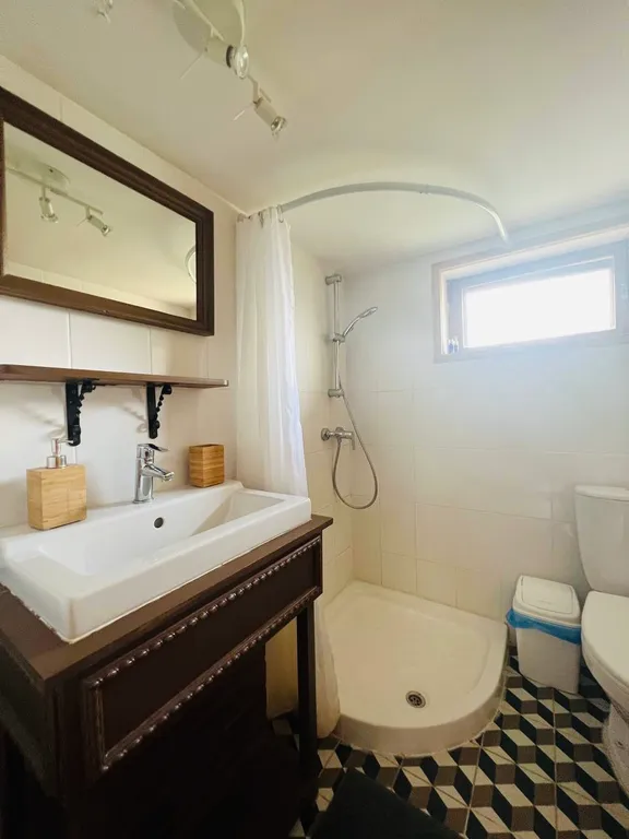 Уютный гостевой домик в саду