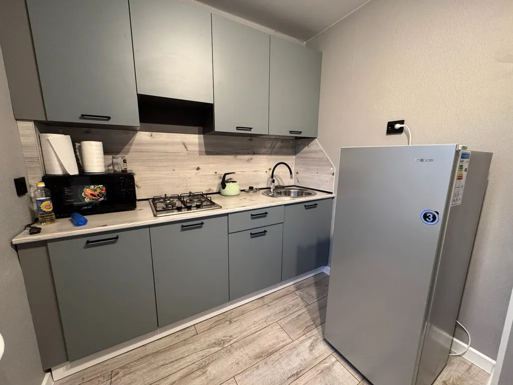 Светлая и чистая квартира с современным ремонтом.