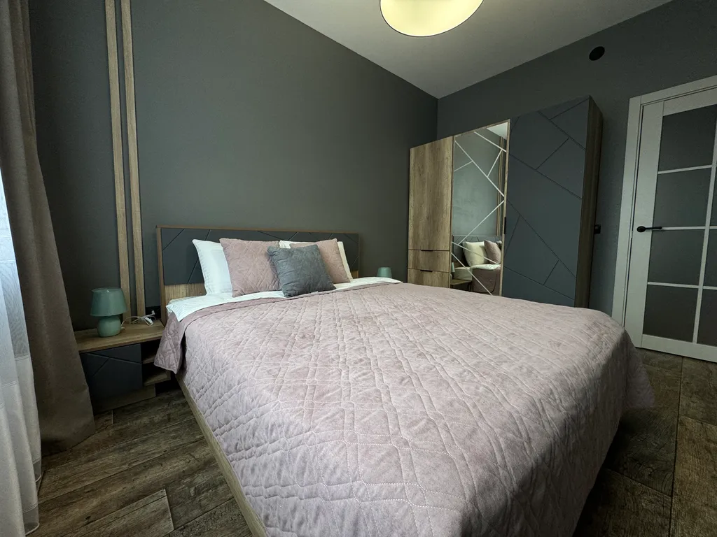 Двухкомнатная квартира в районе Столбов и Бобрового лога — аренда посуточно в Красноярск