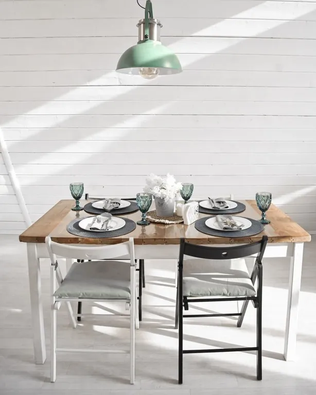 Уютный, современный домик в стиле а-фрейм