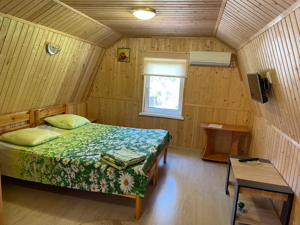 Уютный дачный домик возле моря целиком