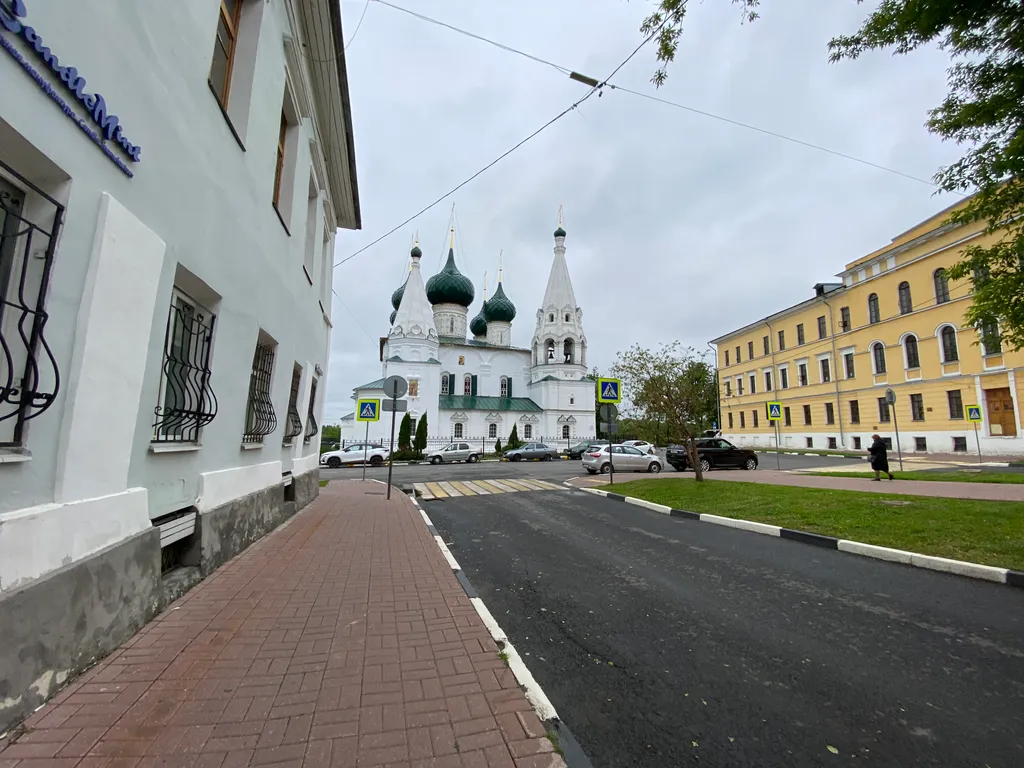 Дизайнерская квартира в центре с видом на храм