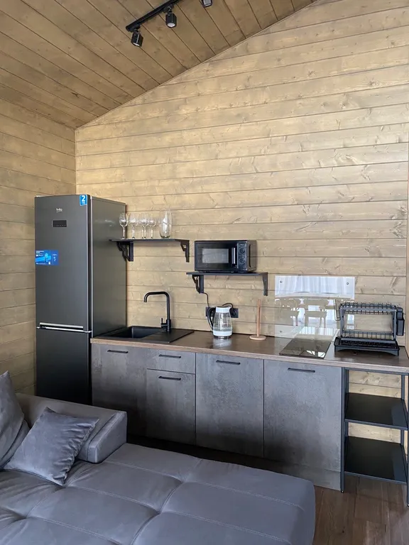 Дом в прибрежном парке