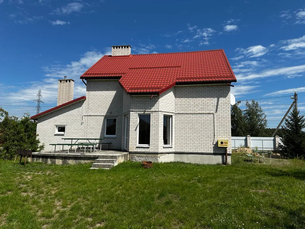 Коттедж 2 этажа в уединенном месте Бреста с парковкой во дворе