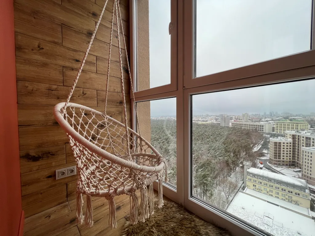 Потрясающий вид с 21 этажа в новой дизайнерской квартире в центре