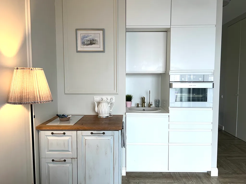 Курортная квартира с питерской атмосферой-лес, озеро, Москва.