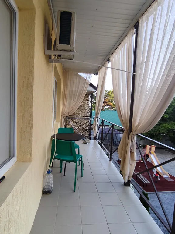 С видом на море Одри