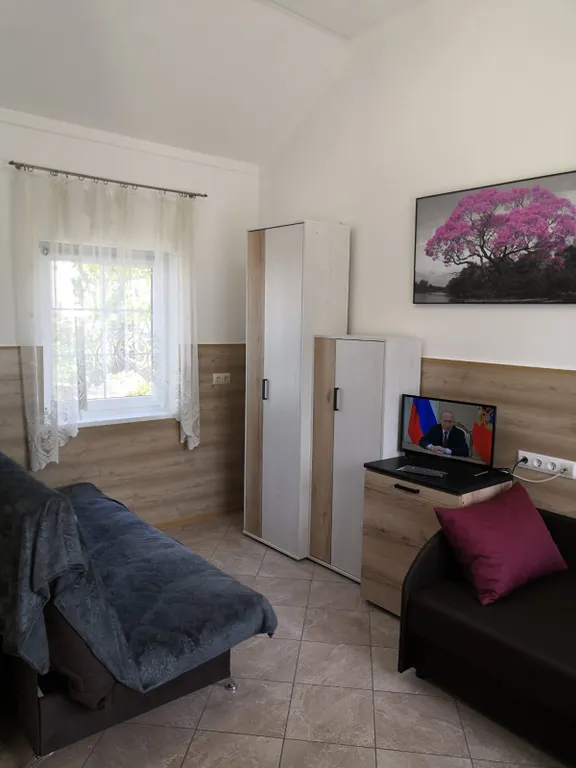 Коттедж Уютный гостевой домик в живописном дворе с отдельным входом — Горбатовка