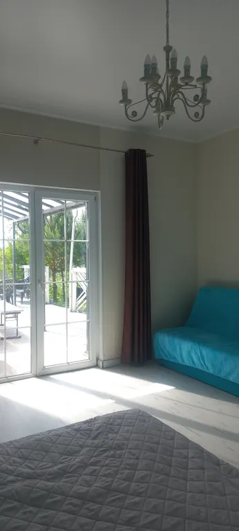 Дом с террасой на берегу моря