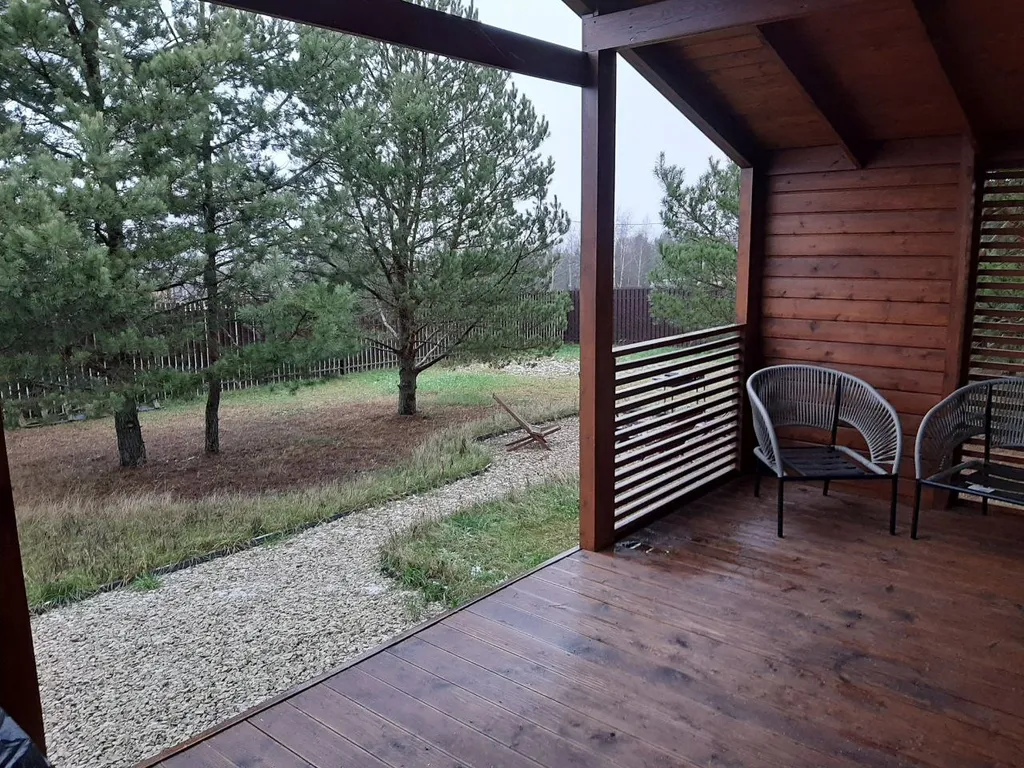 Дом в  соснах.