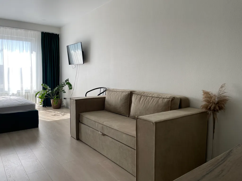 Красивая и уютная студия с видом на закат