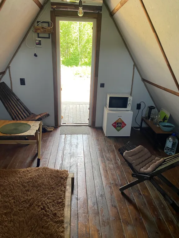 Треугольный дом с баней и чаном