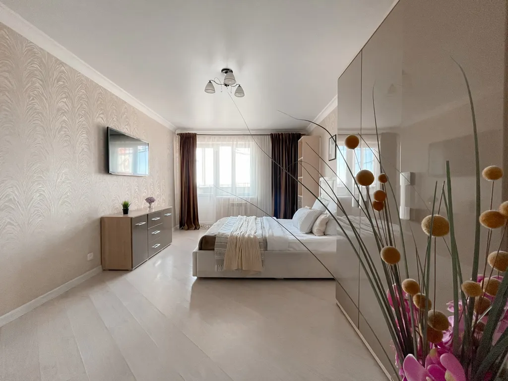 Современная квартира с видом на реку Кутум