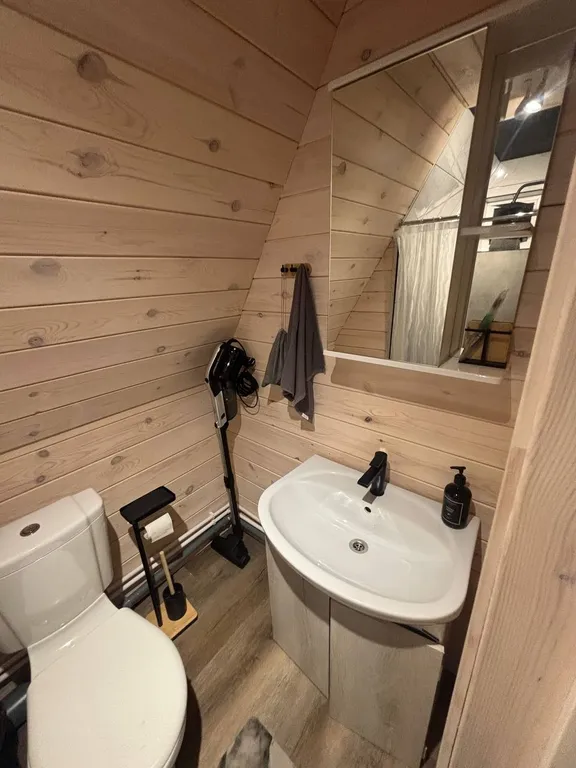 Дом на обрыве с чаном в терассе