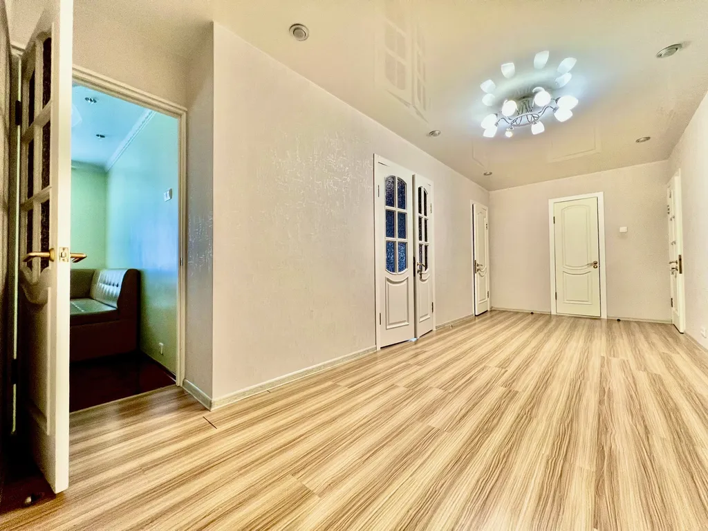 Трехкомнатная квартира в районе ТРК Столица