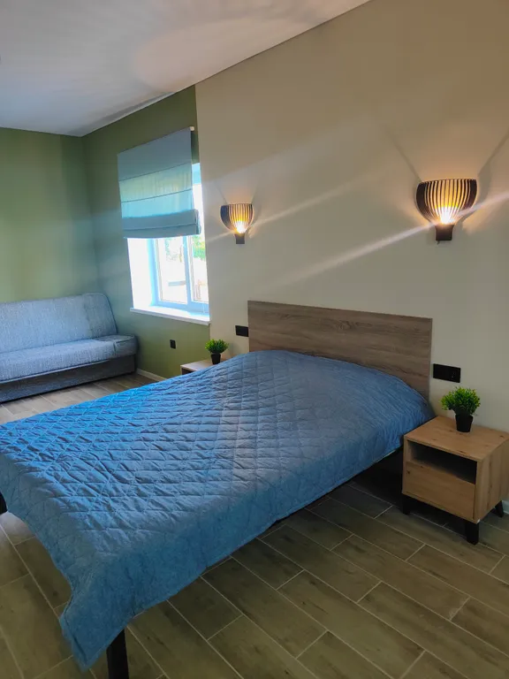 Уютный дом на берегу живописного озера