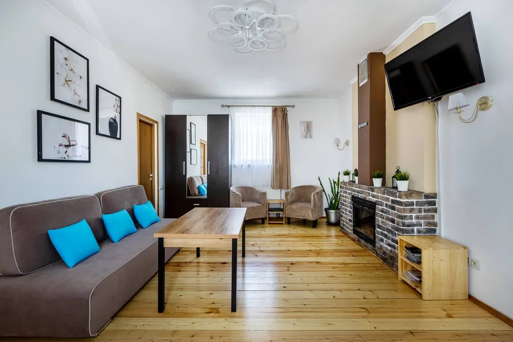 Коттедж с баней на дровах рядом с европарком