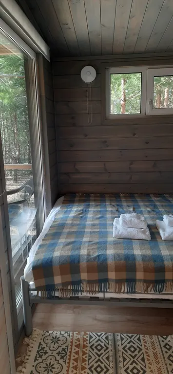 Уютный модульный дом на берегу озера Тосканка