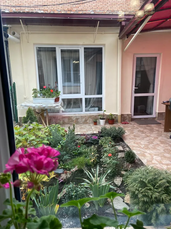 Уютный дом с собственным внутренним двориком