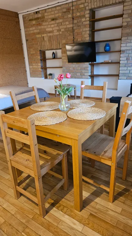 Студия Wood на булыжной мостовой от Mascaron Apartments