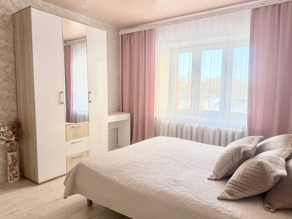 Большая квартира на набережной