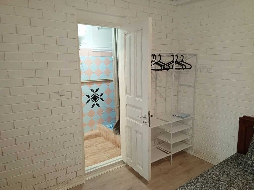 Квартира Отдельная комната с удобствами и двориком в центре — Сухум